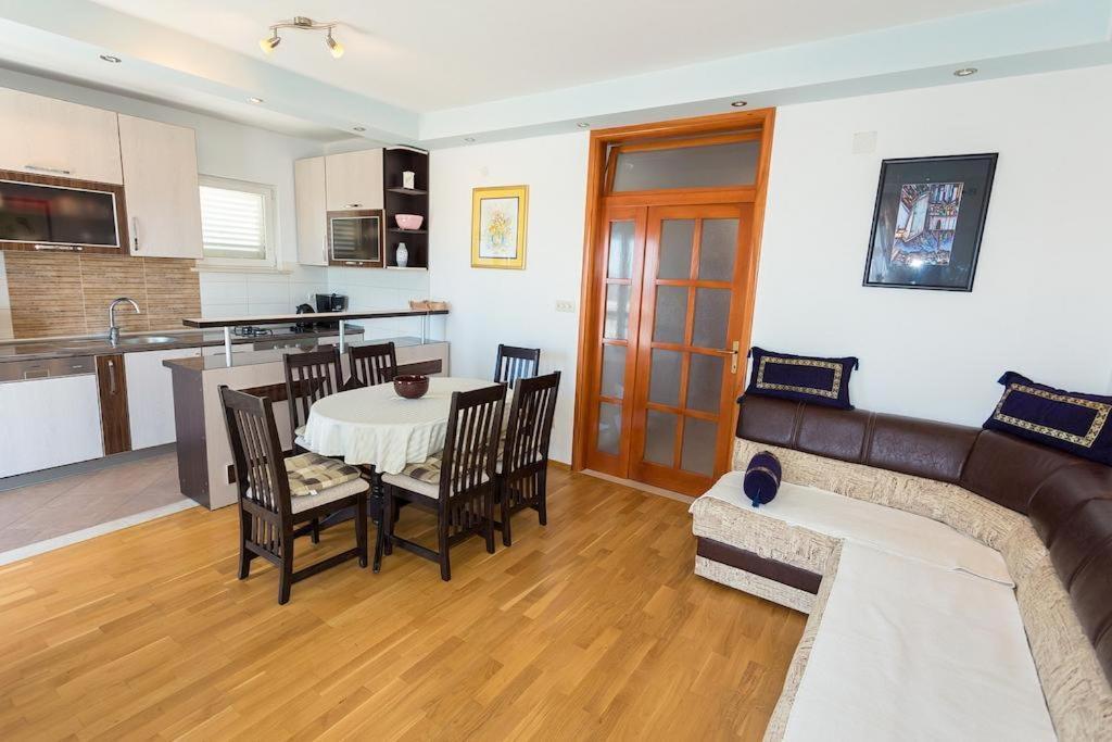Panorama Tarik Rooms ดูบรอฟนิก ภายนอก รูปภาพ